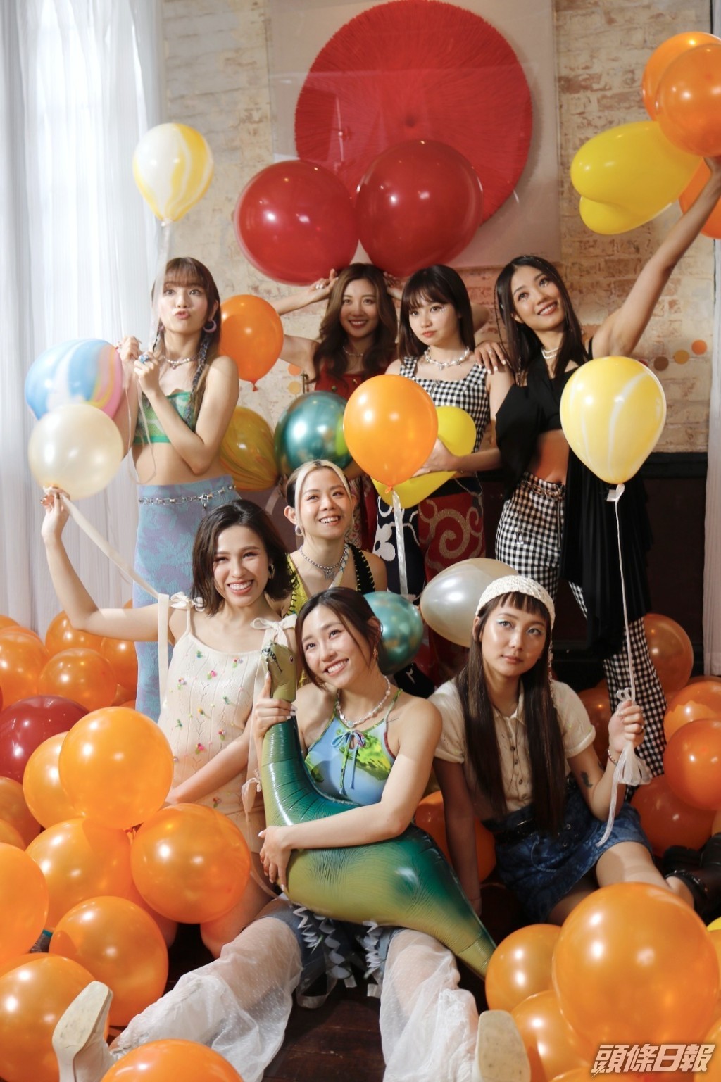 整個MV感覺都七彩繽紛。